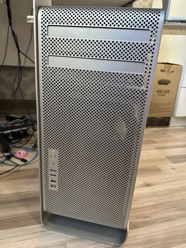 Mac pro 2008 версия3.1 монитор в подарок