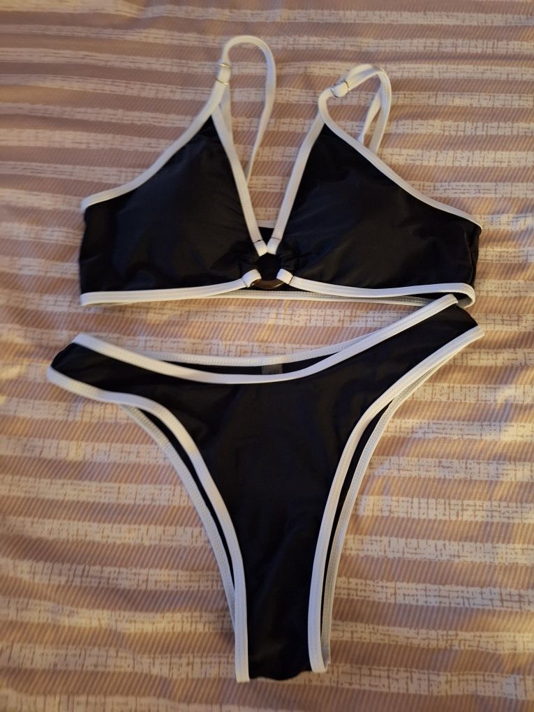 Costum de baie nepurtat