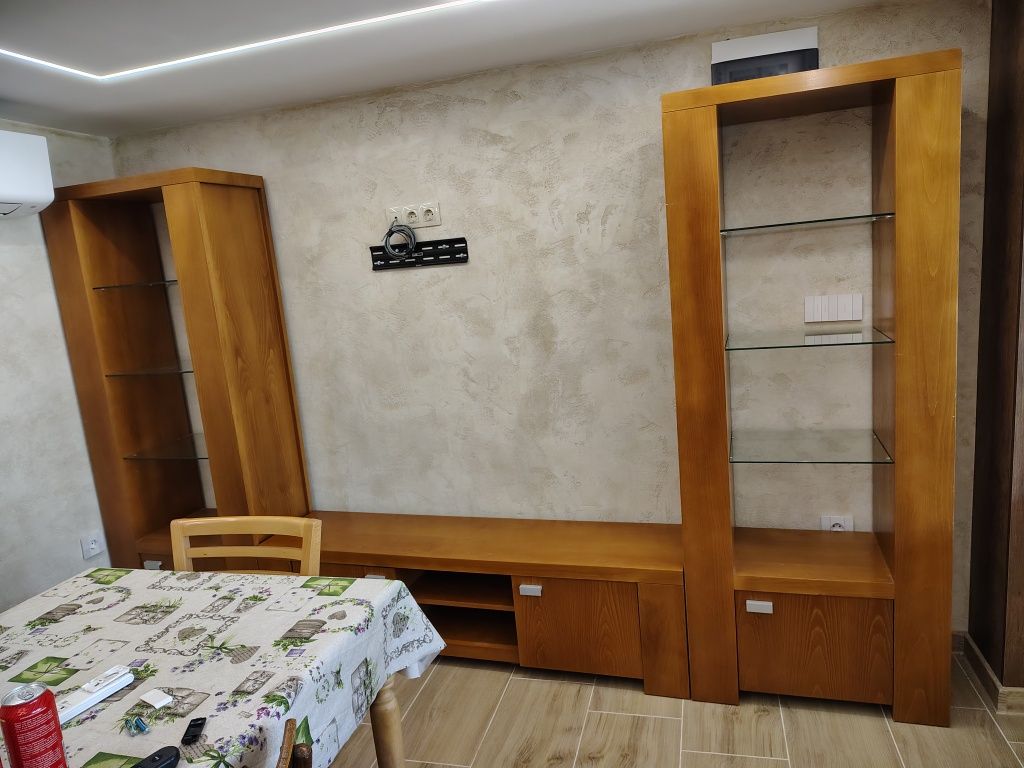 Тиви шкаф с колони