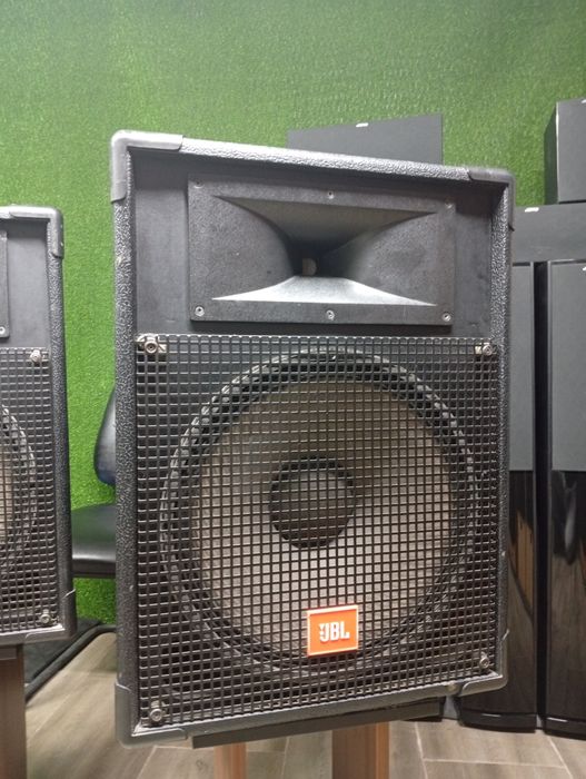 Професионални тонколони 15-ки JBL MR-825
