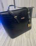 Geanta  dama Guess