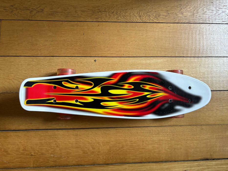 Skateboard Flame 22" roti luminoase, nefolosit