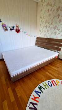 Кровать 2-спальная с матрасом продам