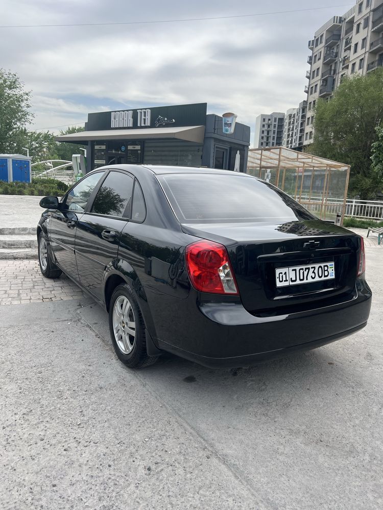 Lasetti 1.8 sotiladi srochna
