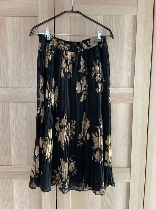 Плисирани поли по 10 лв