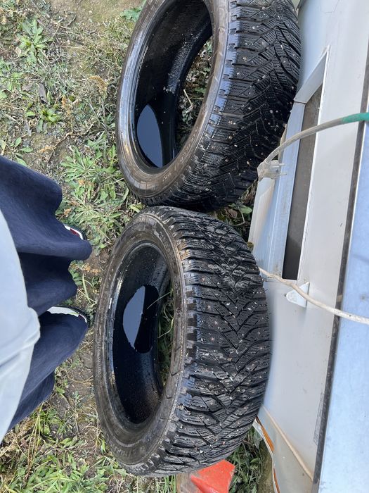 Продаются зимние шины б/у в хорошем состоянии 4 шт