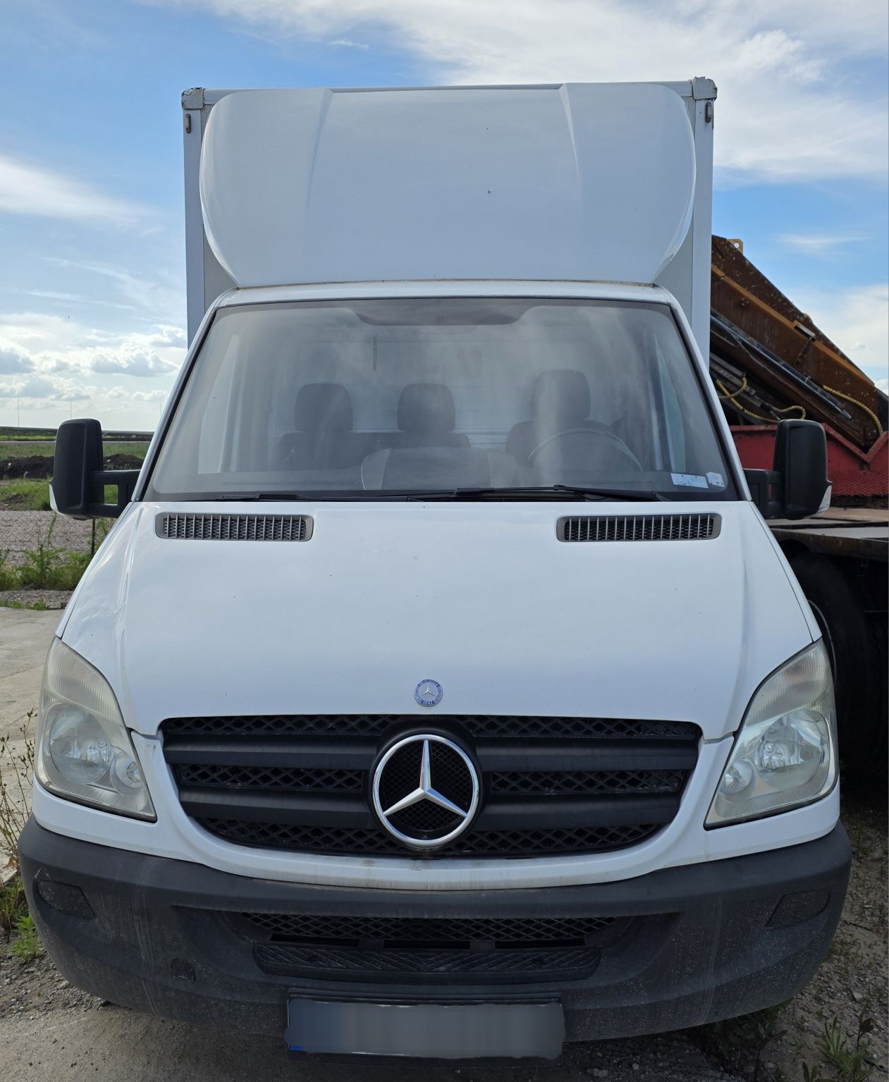 Продавам предница за Mercedes Sprinter W906