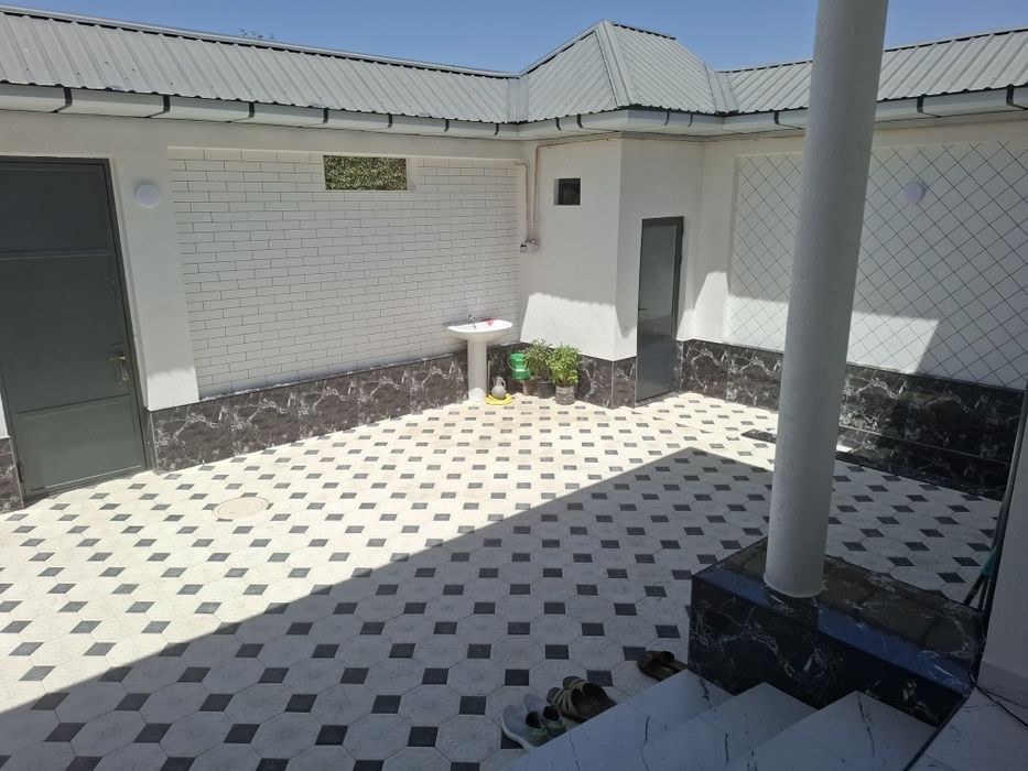 Yangi qurilgan uy sotiladi srochni