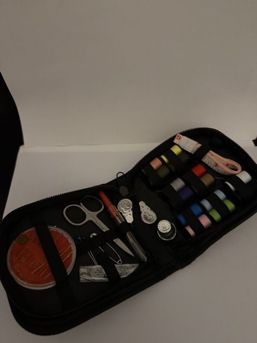 Set complet cusut portabil, 100+ accesorii, ideal acasa si travel