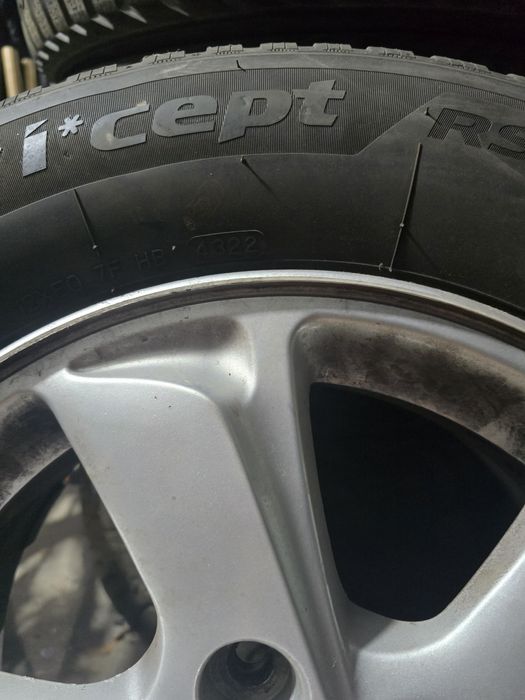 Гуми с джанти  215/70/16 за hyundai i35