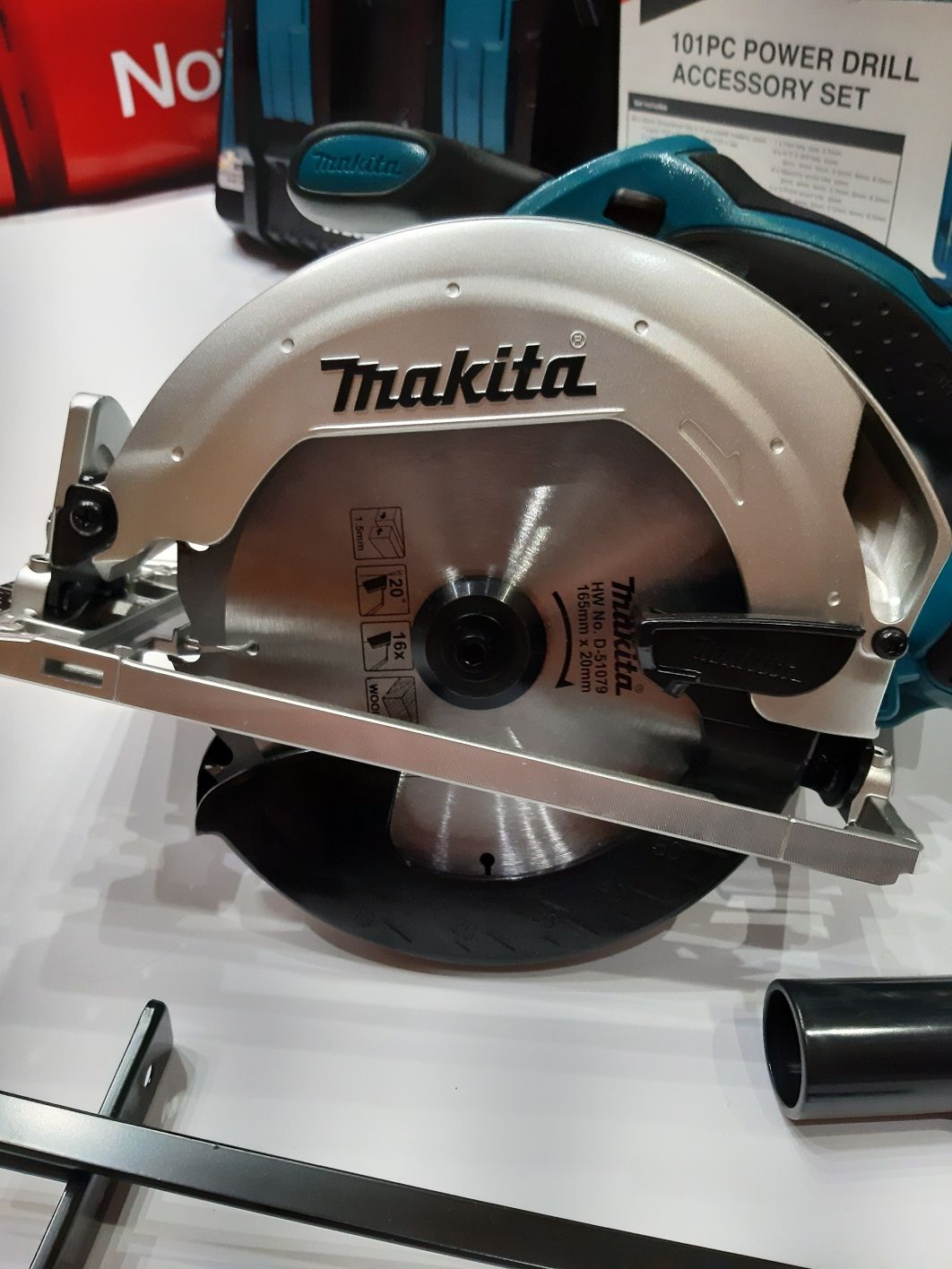 Makita Циркуляр DSS611Z/18V