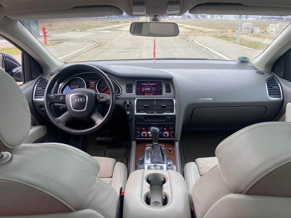 AUDI Q7 3.0tdi / 7locuri /panoramic/4x4/BOSE