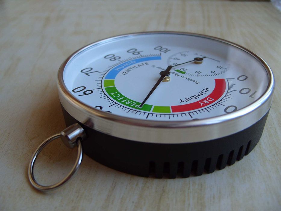 Висококачествен измервател на влажност и температура