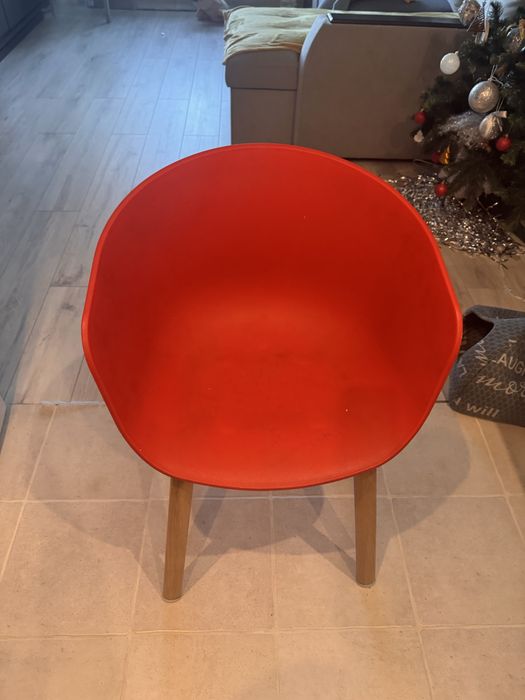 Продам стулья на деревянных ножках