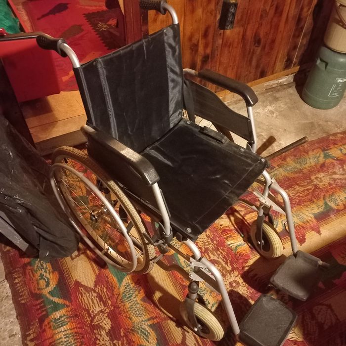 инвалидна количка.