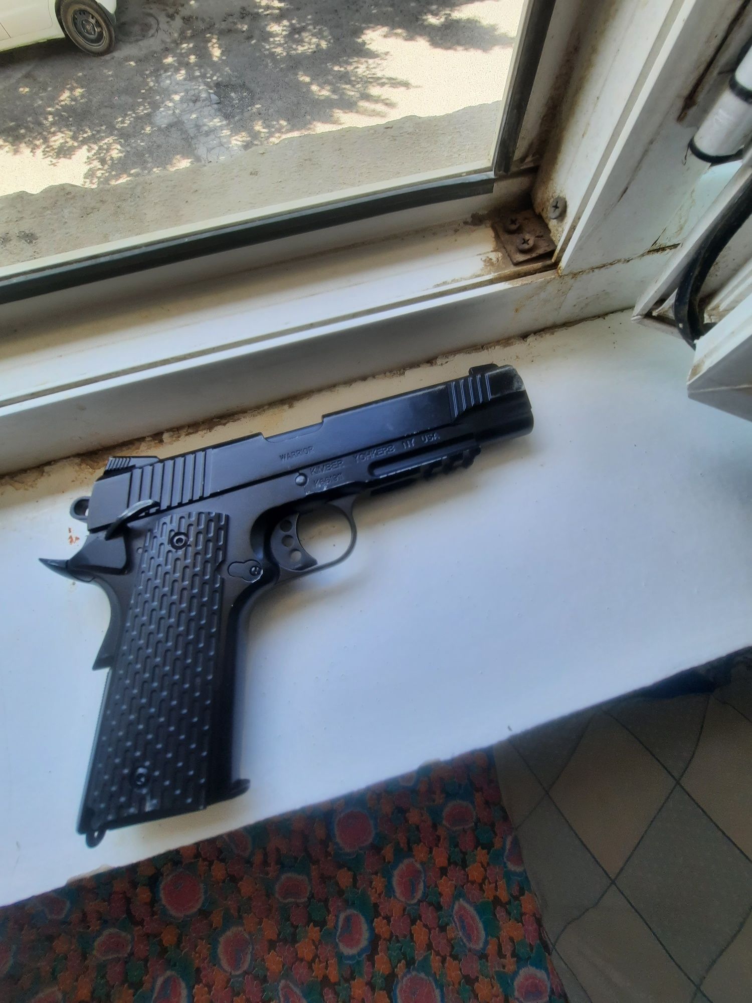 Metalicheskiy Rezinali Pistolet