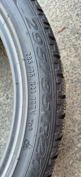 4 anvelope iarna Pirelli 295/35/21.Pretul este pe bucata.
