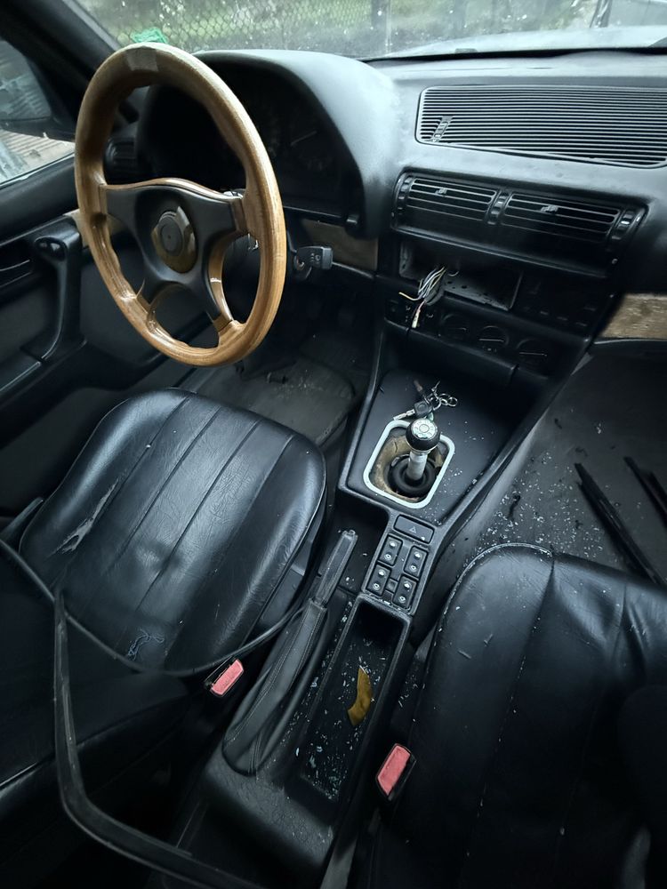 BMW E32 730i.