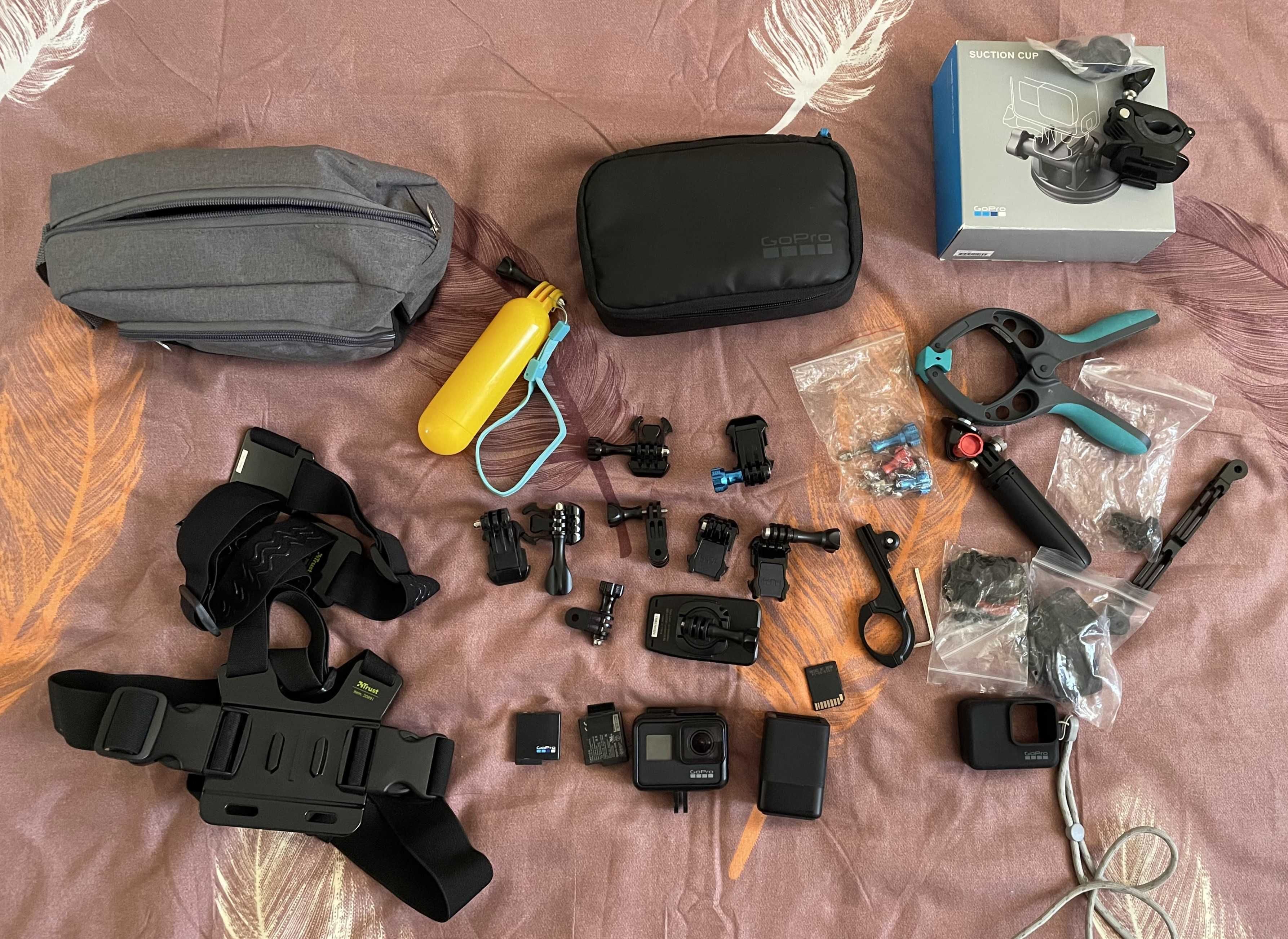 Vand GoPro Hero 7 Black + accesorii