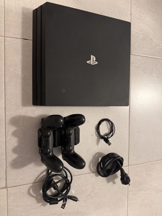 PlayStation 4 Pro CUH-72 (ultima versiune) - 2 manete