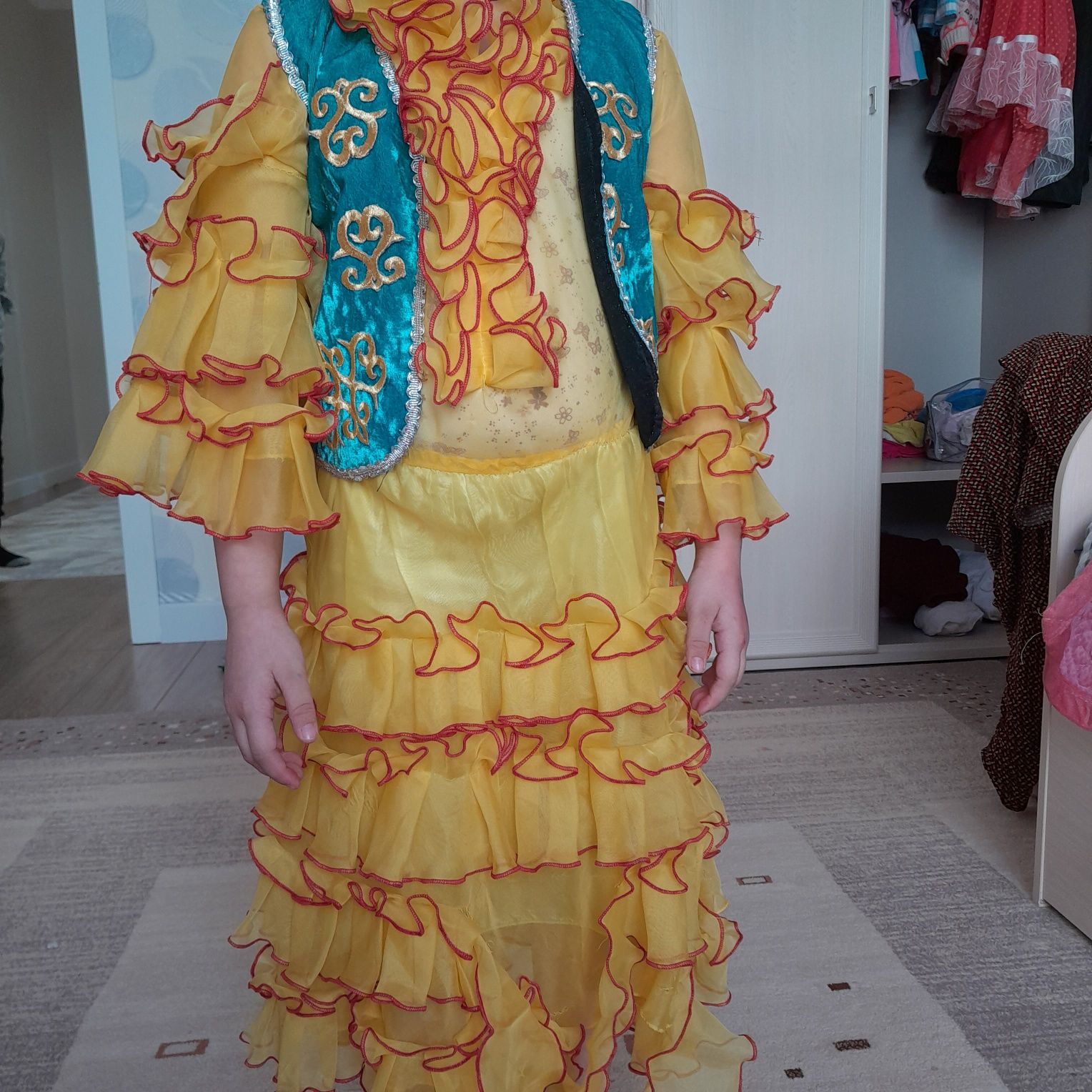 Продам казахском  национальное платье 3 в 1 . Кажекей и корона.