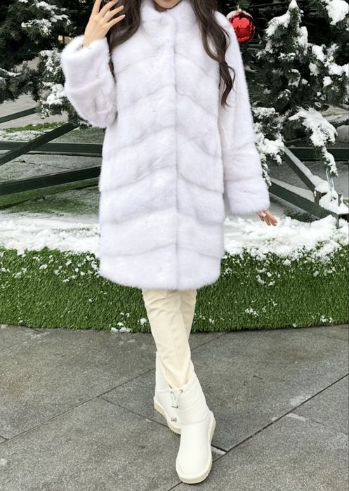 Продается шуба ,новая красивая норковая шуба ,рукава снимаются назамке