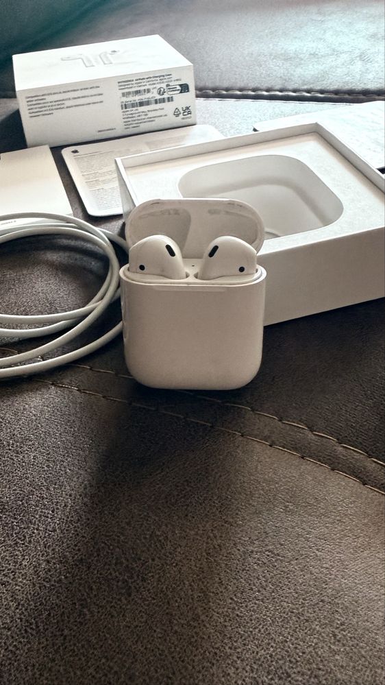 Apple AirPods 1-во поколение – оригинални, като нови