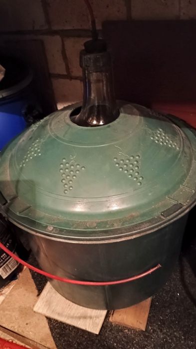 Butoi salcâm cu canea și damingene sticla