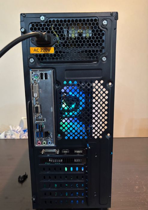 Sistem unitate PC | I5 7400| GTX 1050ti |8 GB DDR4 | SSD M2| + Monitor