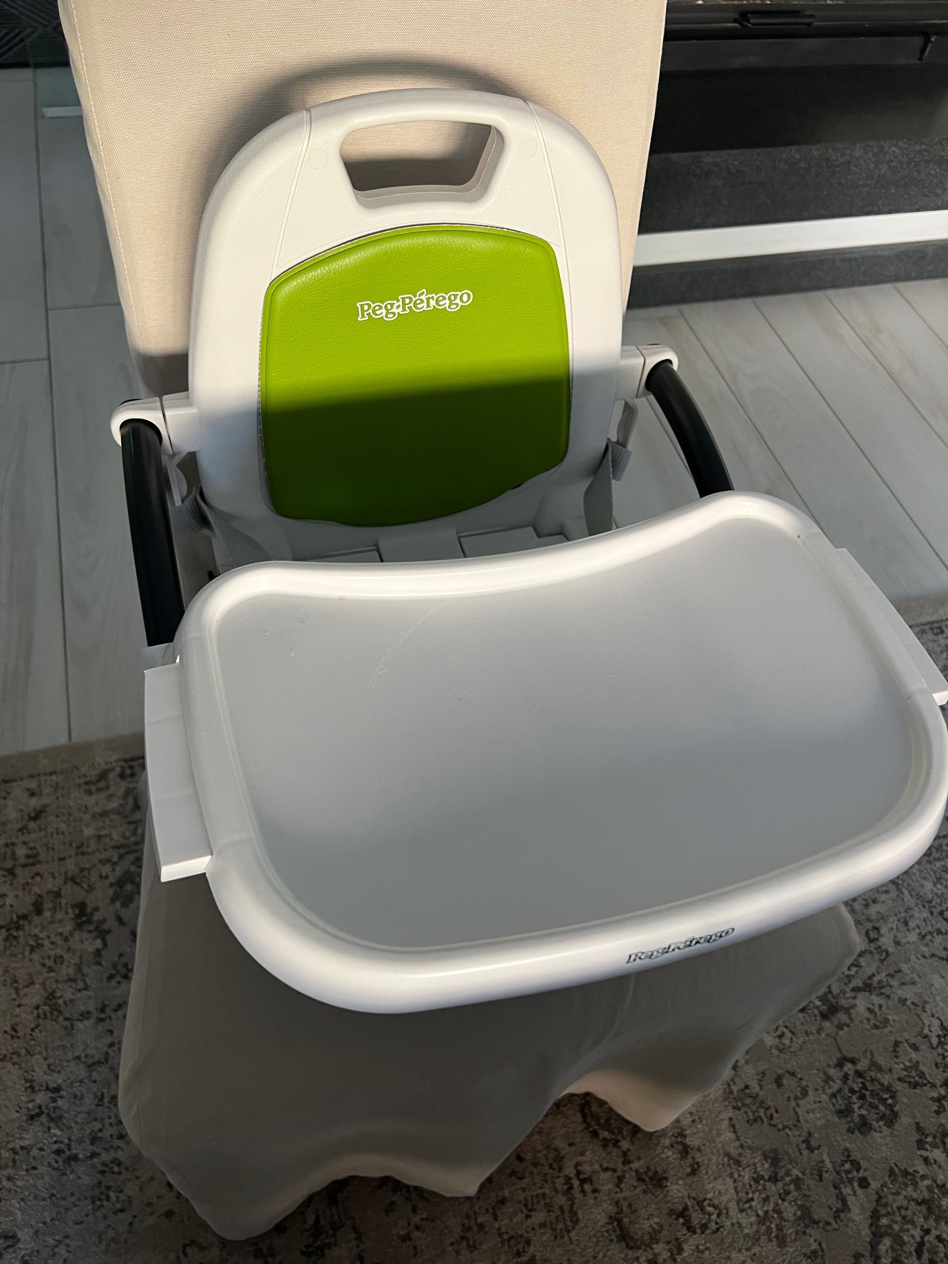 Столче за хранене с масичка за бебе деца Peg Perego