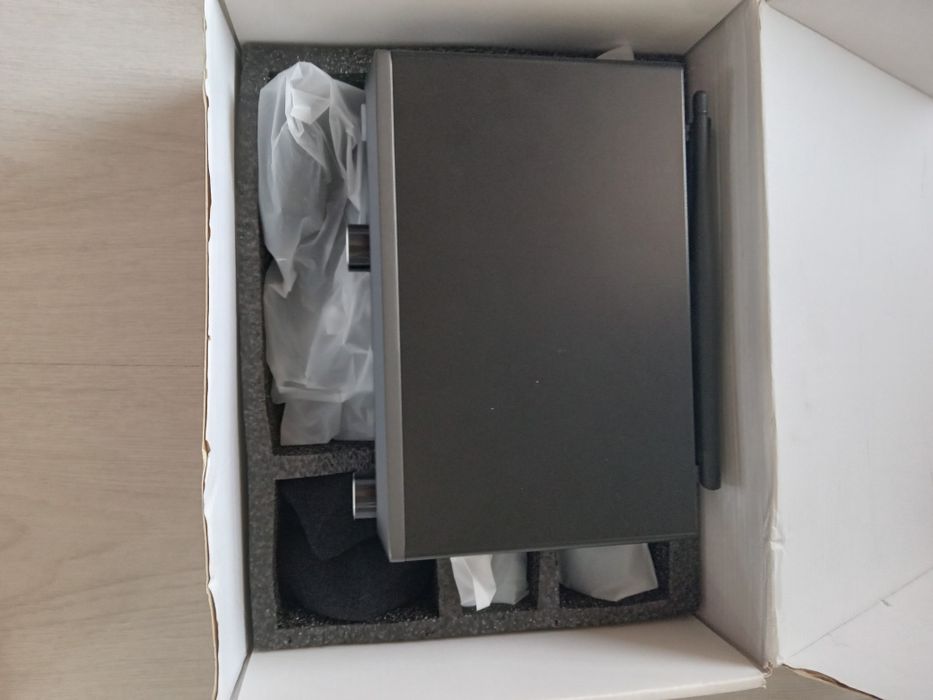 Продавам безжичен микрофон TONOR TW820