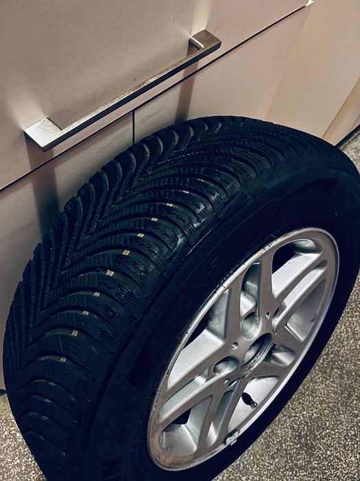 Jante+cauciucuri marca BMW, 195/65/R15 150 euro 4 bucati.