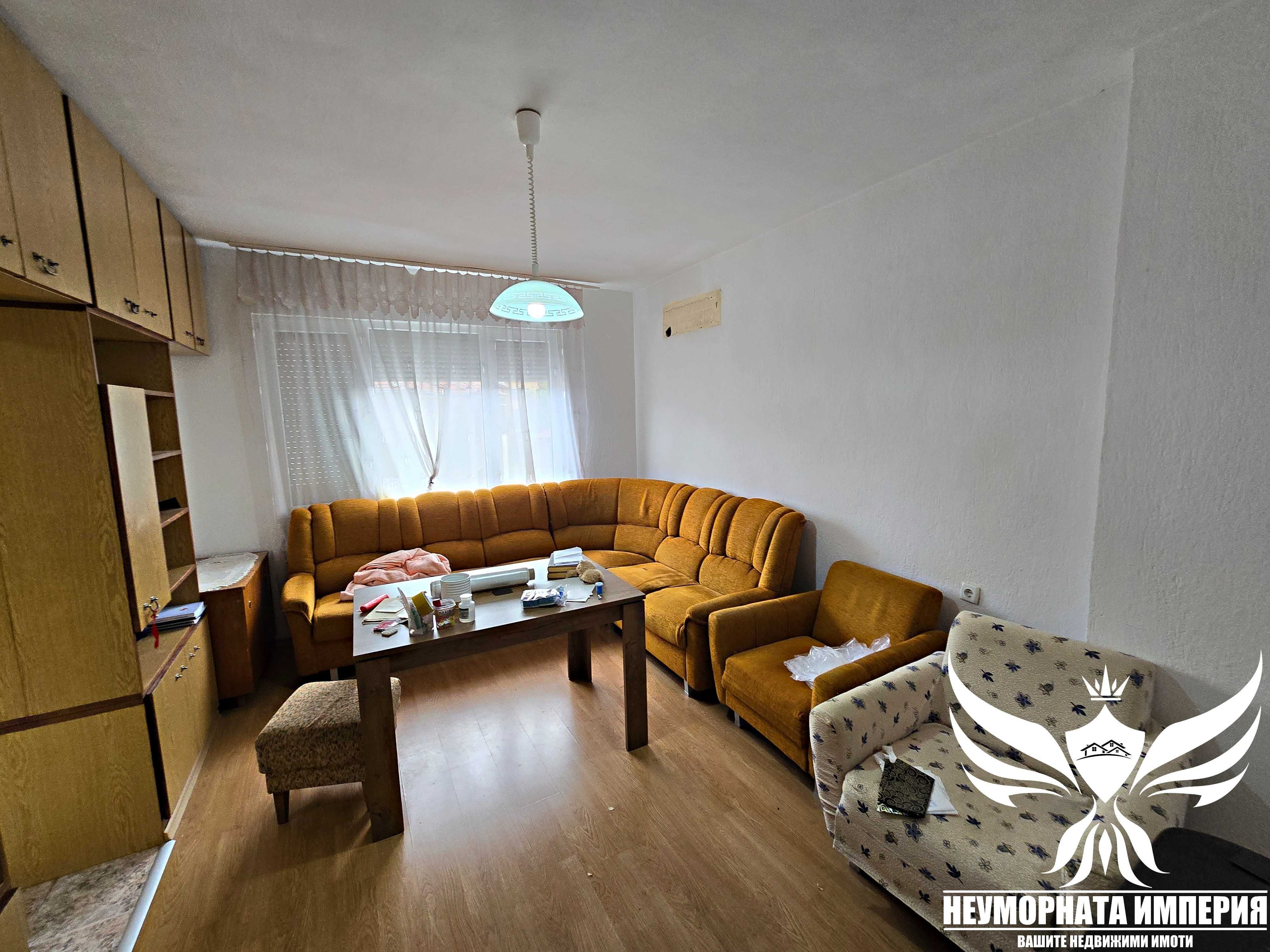 Продавам четиристаен апартамент 118кв. 3ет. гр.Асеновград, стадиона