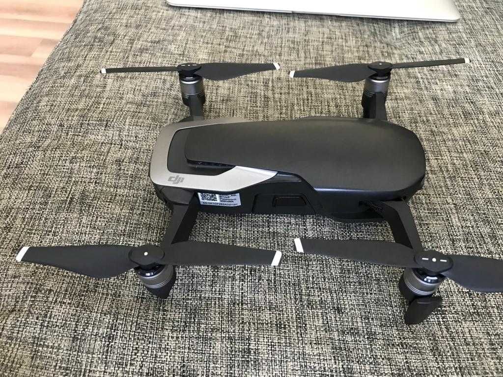 Продам квадрокоптер DJI Mavic Air FLY MORE COMBO