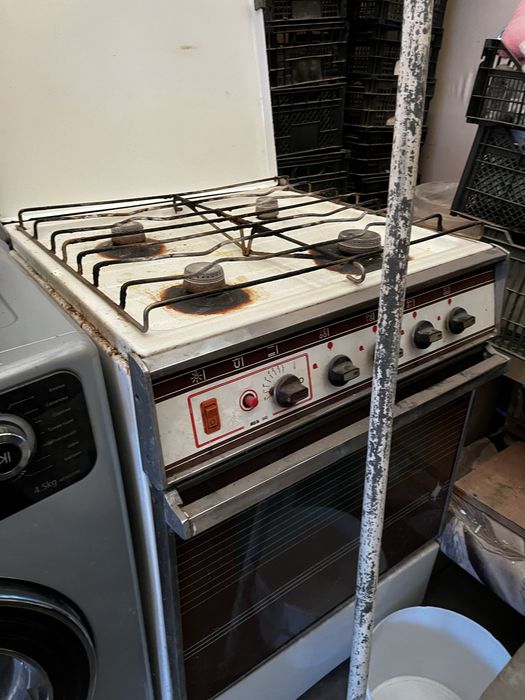 Продам б у газовую плиту 60*60