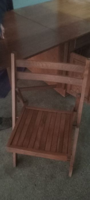 Masă extensibilă cu 6 scaune pliabile