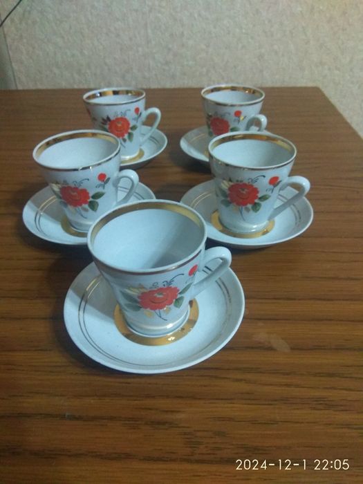 Кофейный сервиз,  рюмки, бокалы с блюдцами