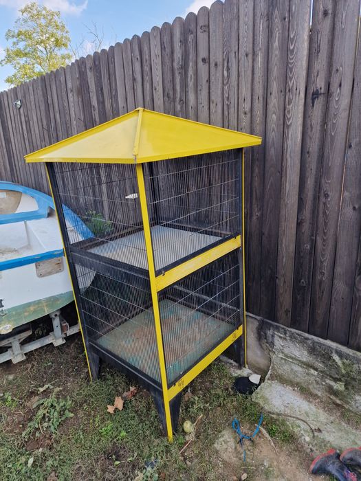 Vând volieră pentru păsari.