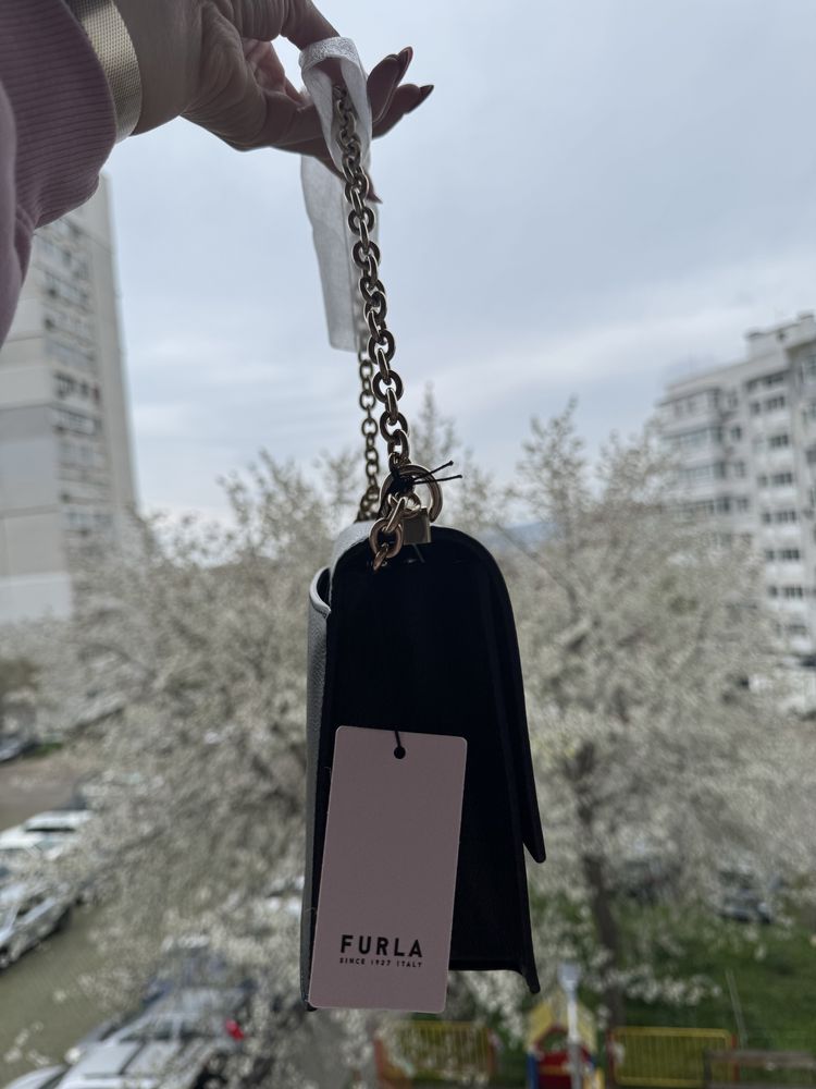 Чисто нова черна чанта FURLA