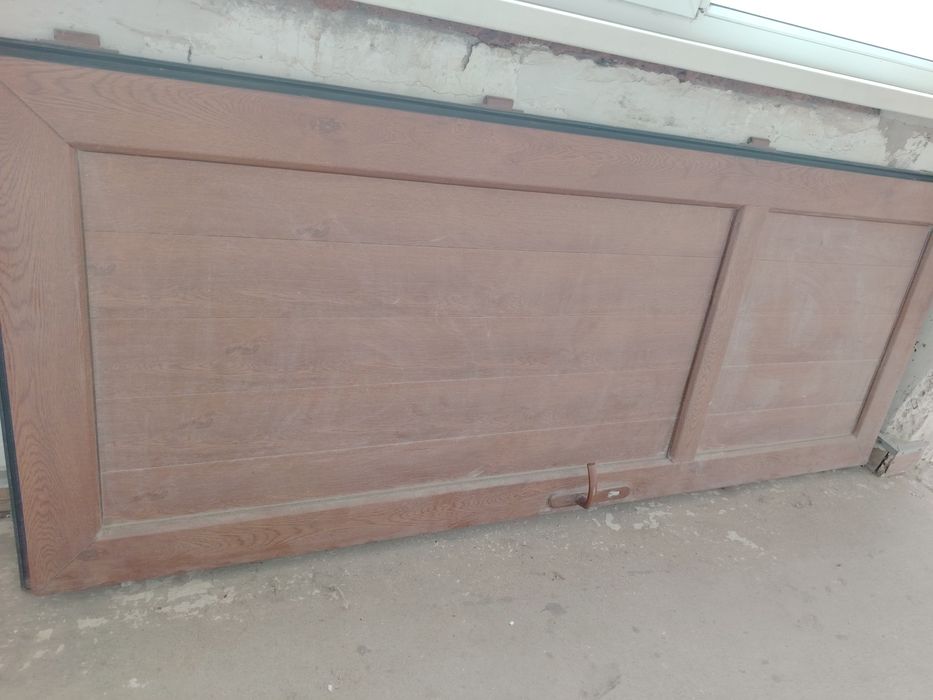 Отдам дверь и шкаф