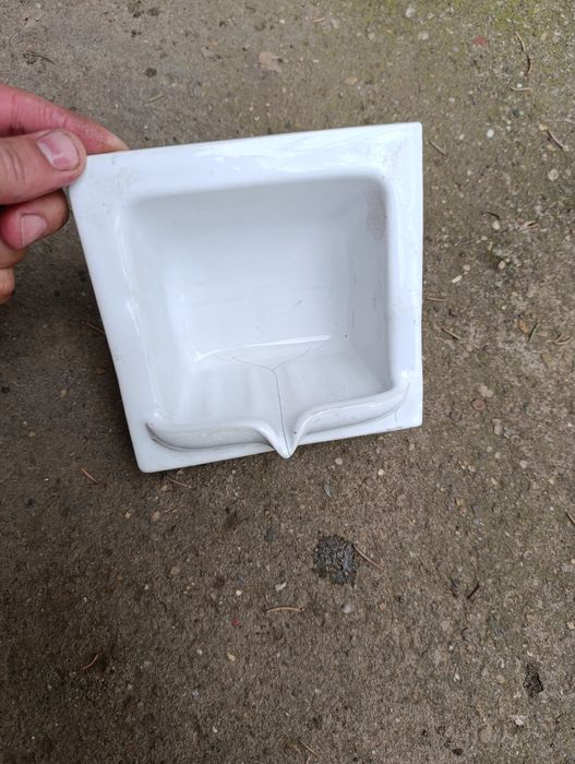 Стара порцеланова лавица за баня и сапунерка