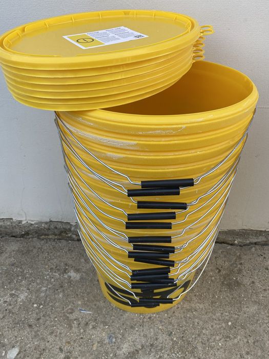 Пластмасови кофи