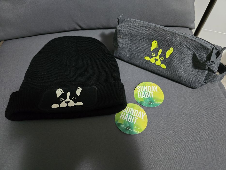 Sunday Habit светеща шапка,несесер и стикери