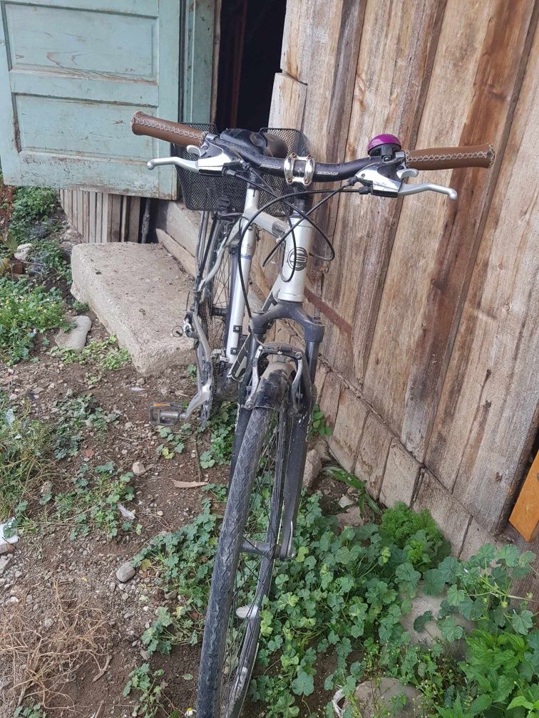 Vând două biciclete aduse din Germania.