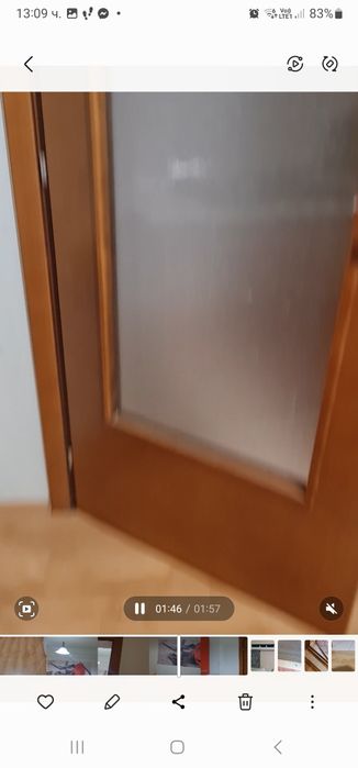 Врата с каса и стъклено крило