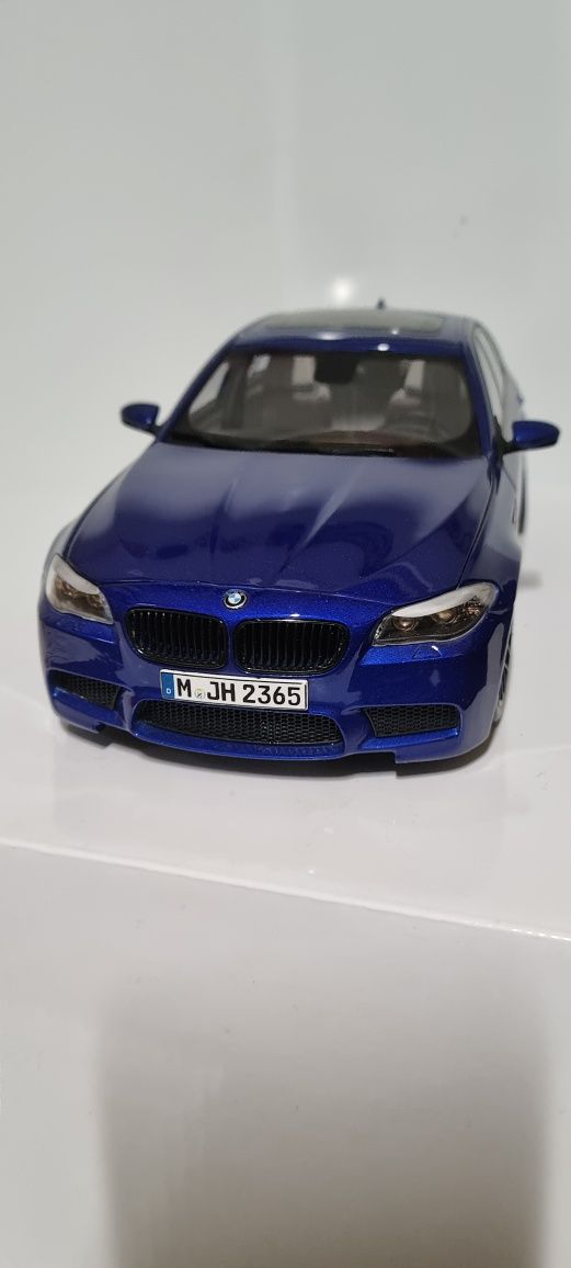 Macheta BMW M5 F10 - Paragon scara 1:18
