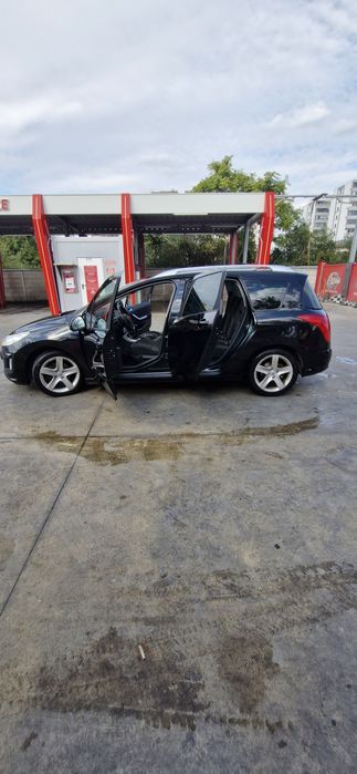Peugeot 308 cu 7 locuri