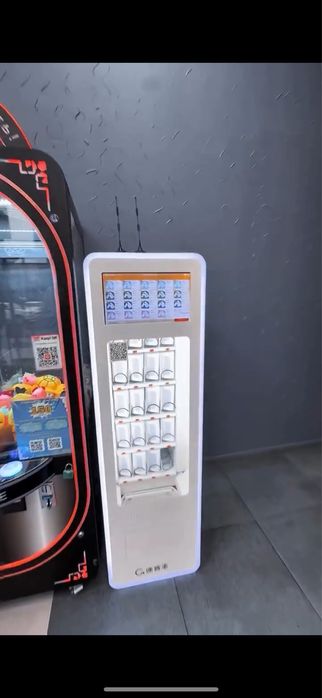 Вендинговый аппарат не холодильный для продажи товаров