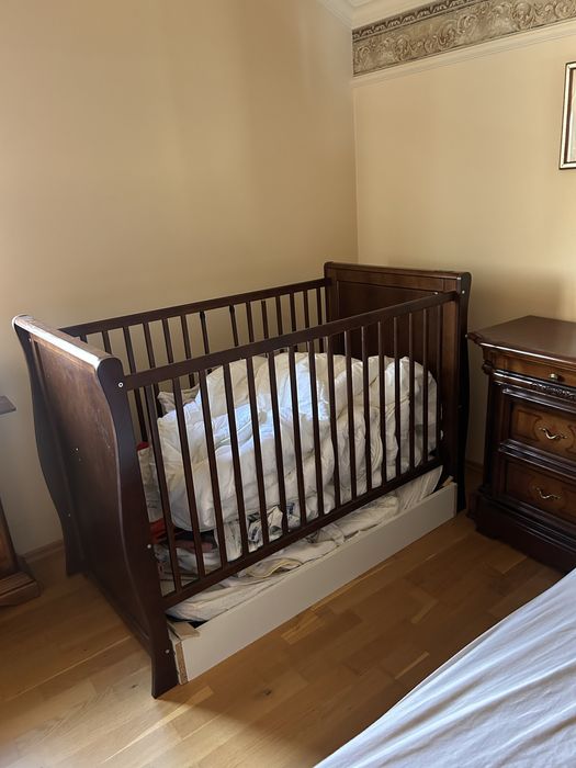 patut din lemn cu saltea inclusa