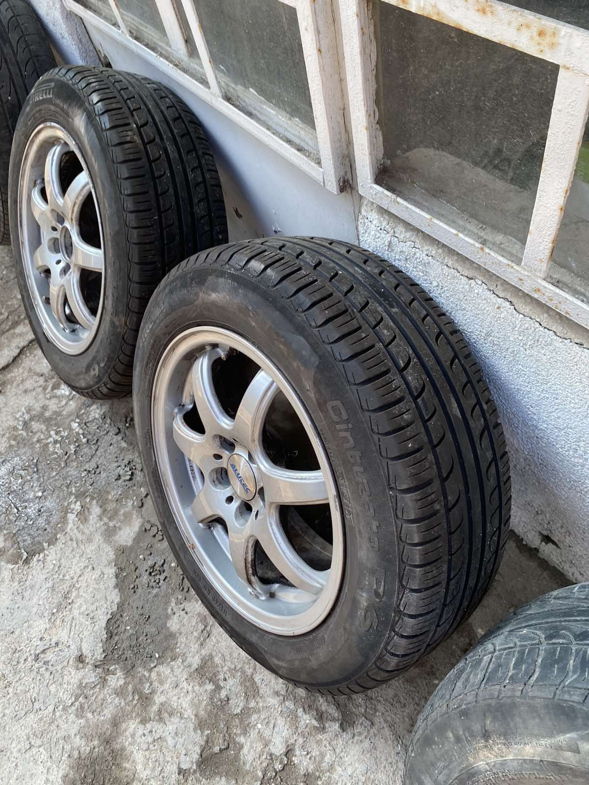 Продавам 4 гуми с алуминиеви джанти  15 цола за Хонда.
